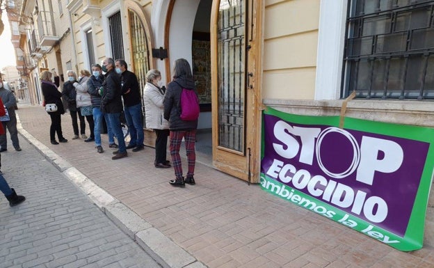 Colectivos vecinales y ecologistas recogen cerca de 3.400 firmas para paralizar un PAI en Godella