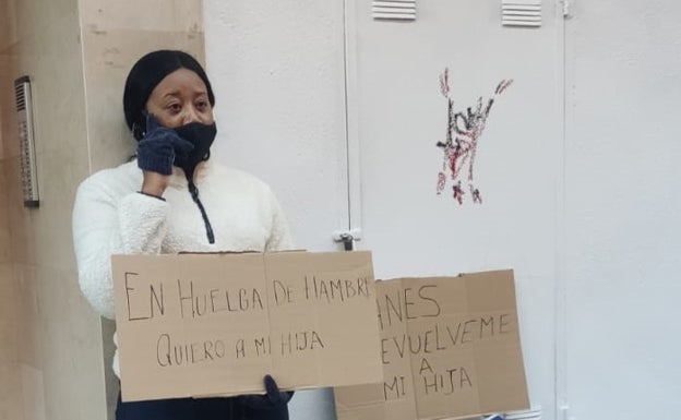 La madre haitiana que reclama a su hija en Xàtiva deja de confiar en la Justicia española