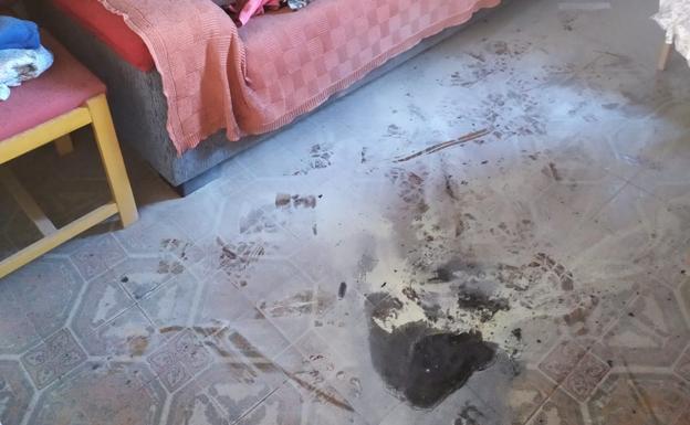 La Policía Local de Torrent rescata a una anciana tras incendiarse una estufa