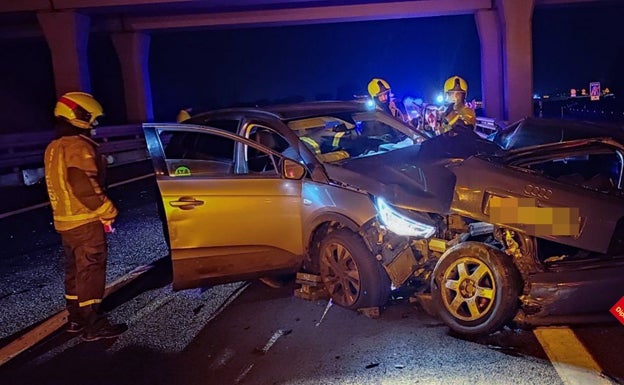 Excarceladas dos personas en un aparatoso accidente con tres vehículos implicados en Monforte