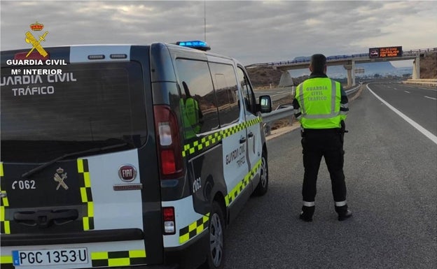 La Guardia Civil sorprende a un conductor que circulaba ebrio a 213 kilómetros por hora