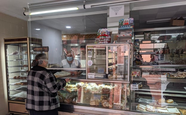 Los enganches ilegales dejan a oscuras un barrio en Alzira