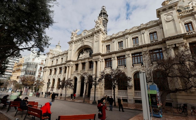 Correos: un edificio en busca de uso (y cinco ideas de arquitectos valencianos)