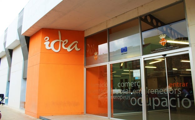 Alzira creará puntos de atención para simplificar los trámites de emprendedores y autónomos