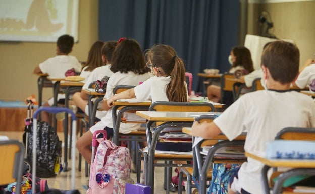 Marzà pide permisos retribuidos por el cuidado de hijos tras la explosión de casos en los colegios