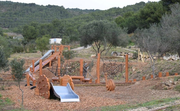 Tirolina, puente colgante y rocódromo, atractivos del nuevo parque de Benitatxell