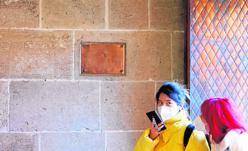 Ribó borra la memoria de Barberá de la Lonja al quitar una placa conmemorativa