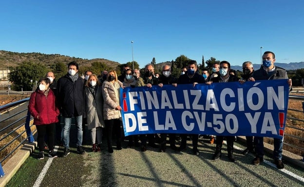 Mazón se compromete a acabar la CV-50 si es president de la Generalitat