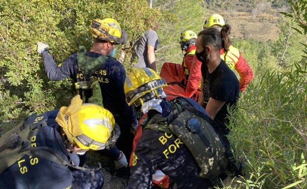 Los bomberos rescatan en Chulilla a un escalador herido