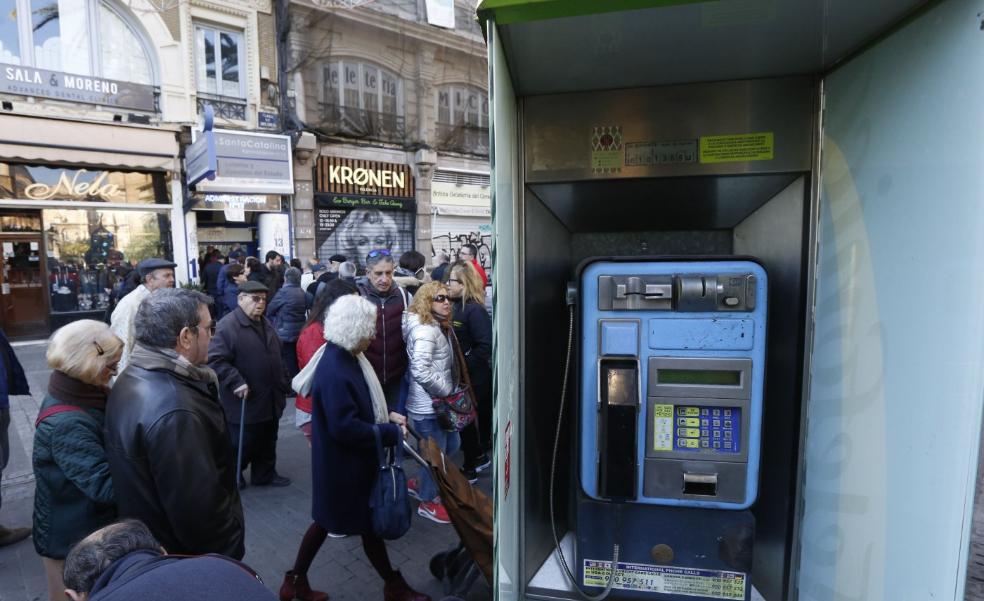 De cabina telefónica a cargador de móvil