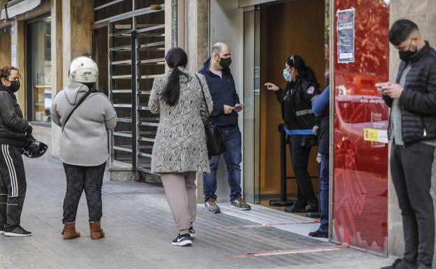 El paro baja en la Comunitat en 44.800 personas y cierra el año 2021 con 355.800 desempleados valencianos