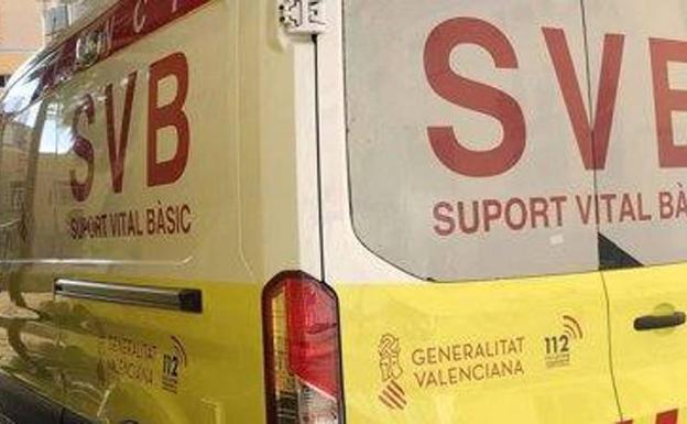 Dos personas heridas tras colisionar su moto y un coche en el Paseo de la Alameda de Valencia