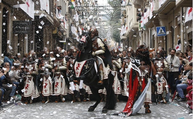 Acuerdo para recuperar los Moros y Cristianos de Alcoi este año