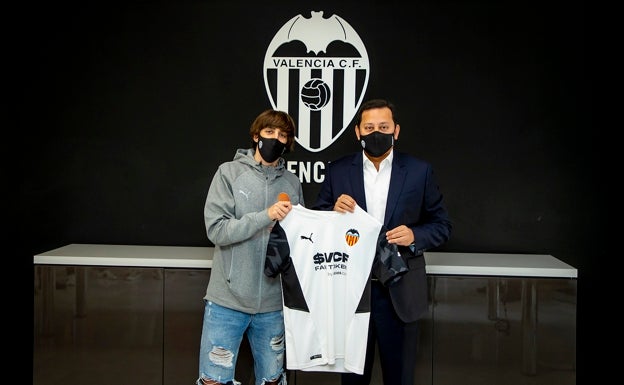 Bryan Gil es oficialmente jugador del Valencia