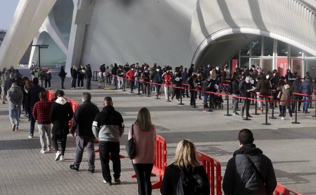 El 'vacunódromo' de Valencia abre sólo para inocular la tercera dosis