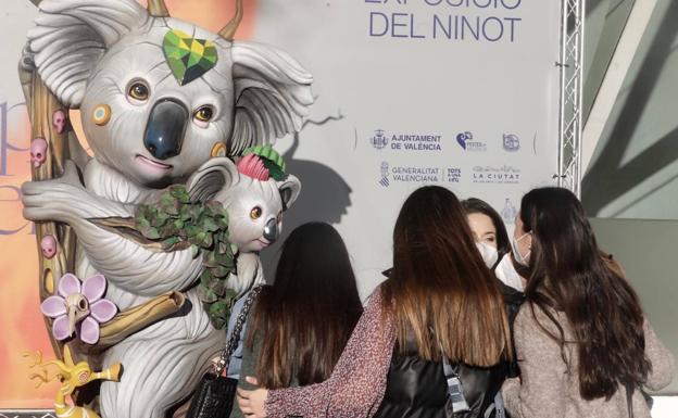 Desembarco de ninots de la Exposició de Valencia