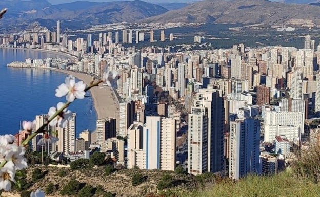 El empleo en los hoteles de Benidorm cae casi un 50% en 2021 en comparación con 2019