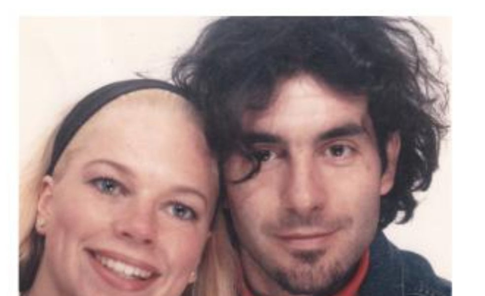 La cara B del cantante de La Habitación Roja
