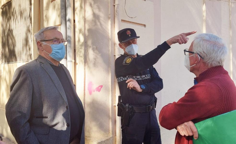 Ribó pisa por primera vez las Casitas Rosa