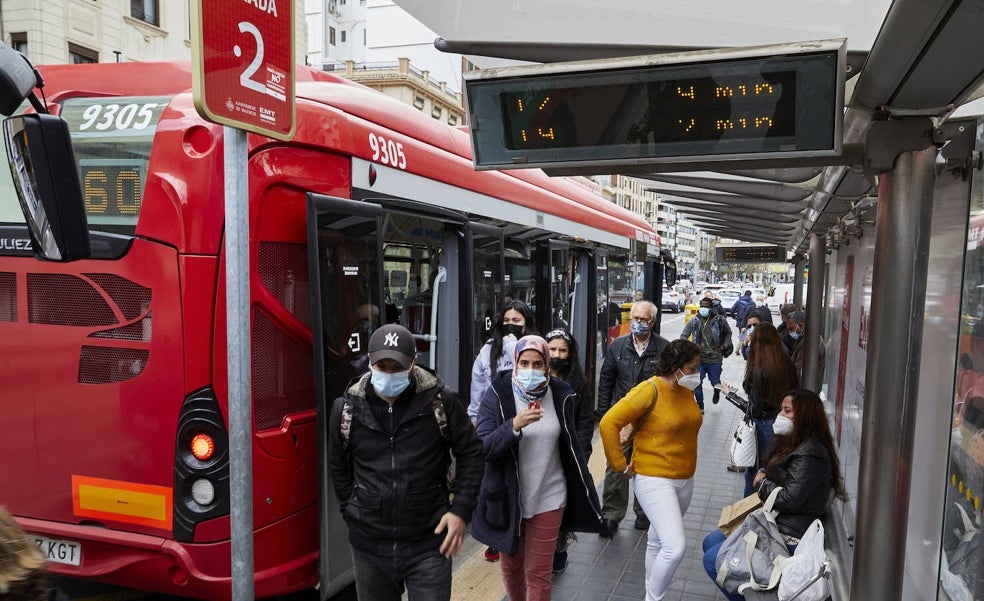 La EMT aumenta pasaje pero sigue lejos del balance anterior a la pandemia