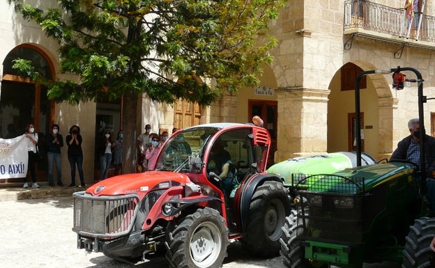 Concentración en Montesa contra los macroproyectos de fotovoltaicas previstos en la zona