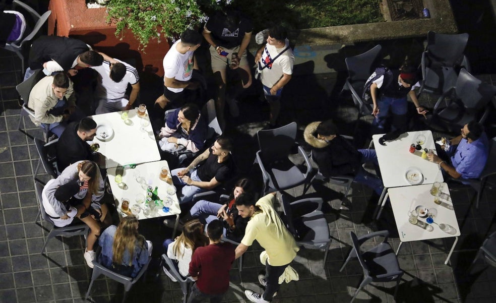 Los vecinos presentan la petición de ZAS para la plaza de Honduras y Ciudad Jardín
