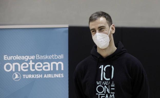 Claver vuelve a entrenar con el Valencia Basket casi cuatro meses después