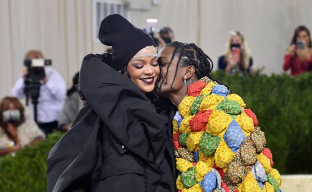 Rihanna publica sus primeras imágenes embarazada