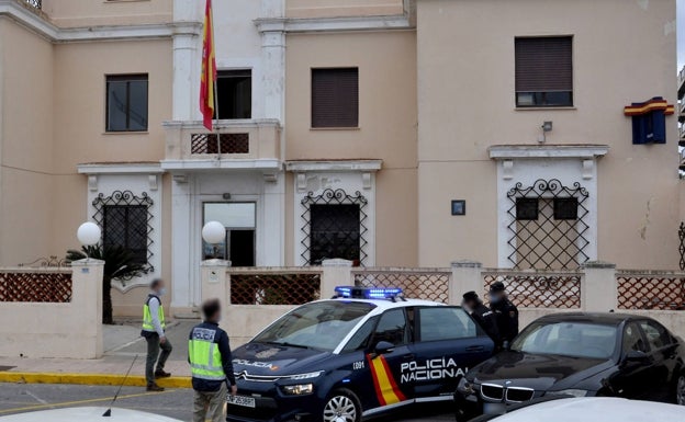 Dos detenidos y más de 20 actas a locales de Dénia por consumo de drogas y trabajadores irregulares