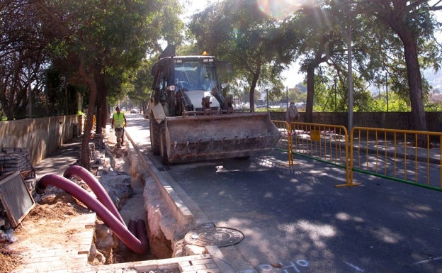 Levantan las aceras del camí de Sant Joan de Dénia un año y medio después de ampliarlas