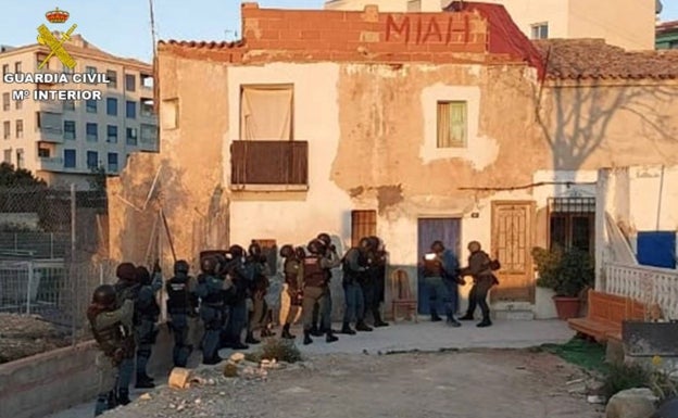 La Guardia Civil desmantela una banda dedicada al robo en viviendas en La Vila Joiosa y Finestrat