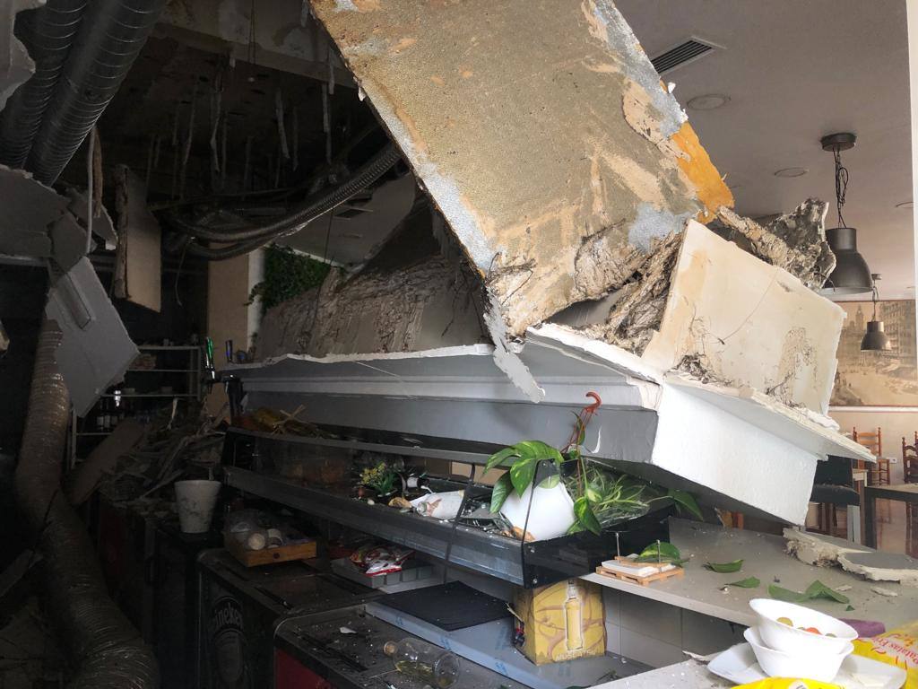 El falso techo de un bar se derrumba en Valencia y deja varios heridos