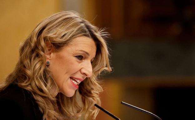 Yolanda Díaz rechaza un referéndum monárquico y desvincula a Felipe VI de su padre