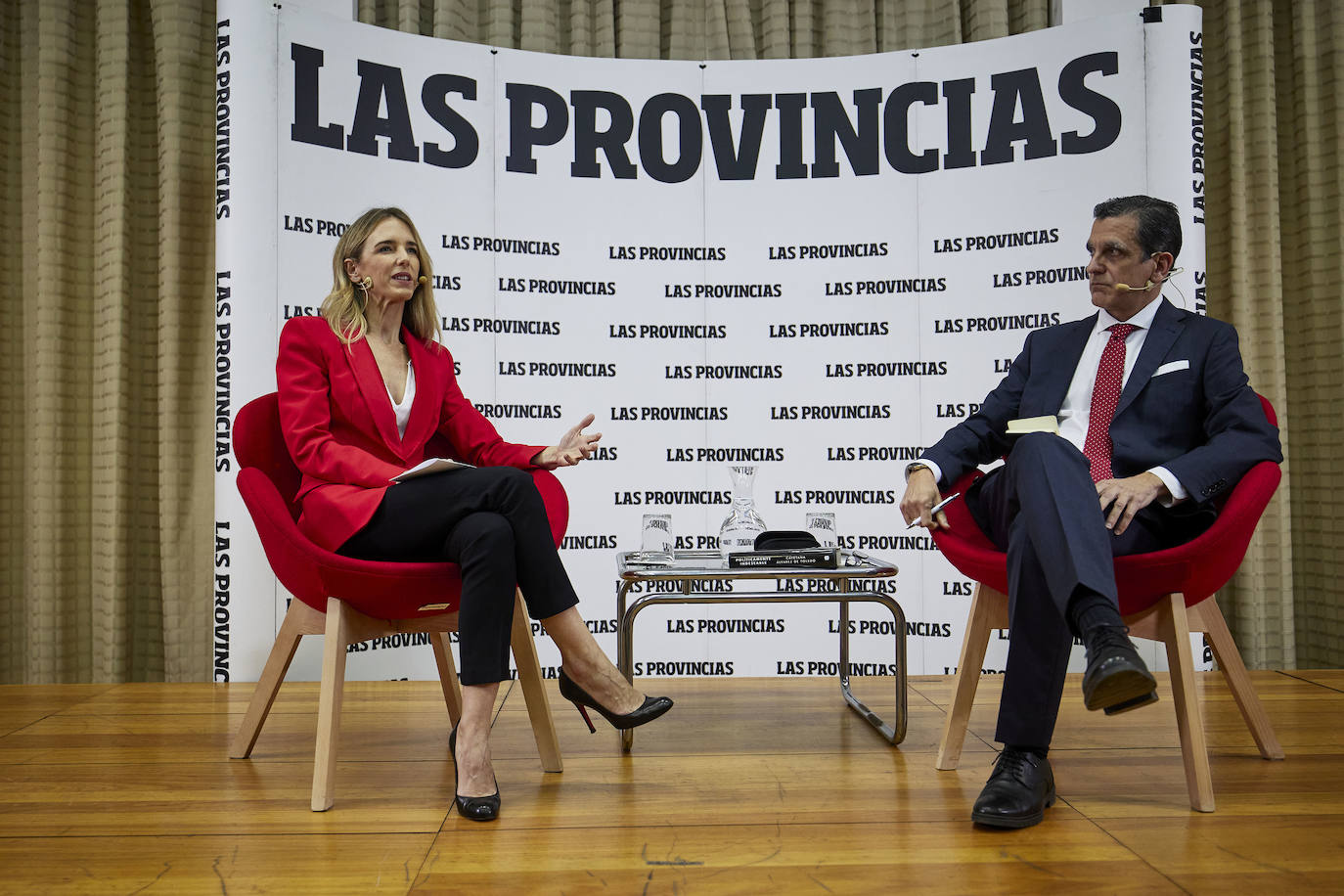 Cayetana Álvarez de Toledo presenta su libro en el Aula LAS PROVINCIAS