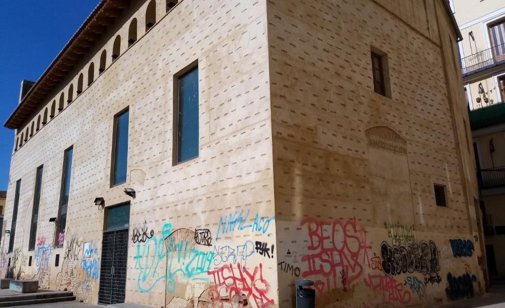 El absurdo de las pintadas que lo ensucian todo