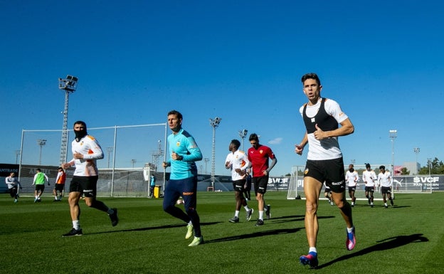 Bordalás rearma la defensa del Valencia para la semifinal de Copa