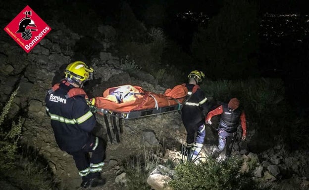 Los bomberos rescatan a una mujer en la Sierra de Bernia