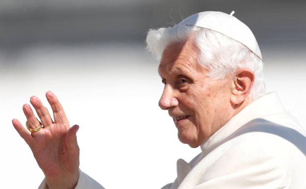 Benedicto XVI muestra su «vergüenza y dolor» frente a la pederastia