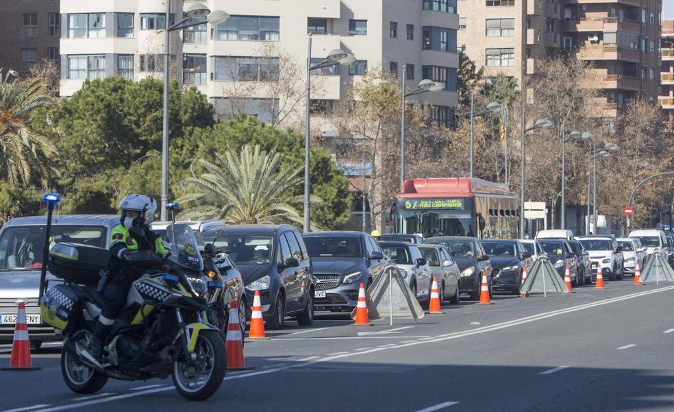 El 'embudo' de Pérez Galdós soporta el paso de 61.000 vehículos cada día