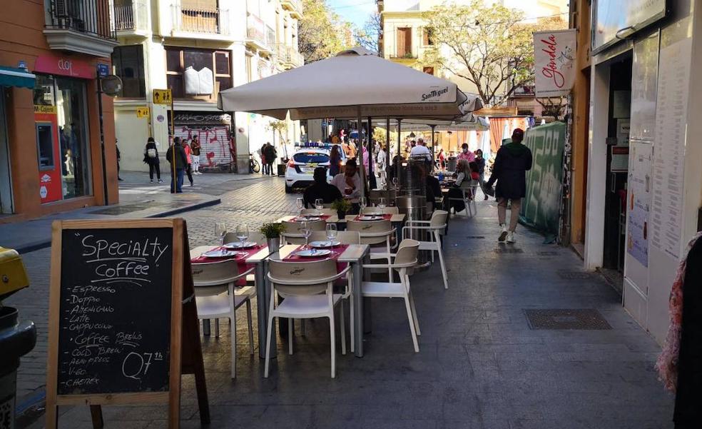 La guerra por el espacio en las calles se recrudece en Valencia