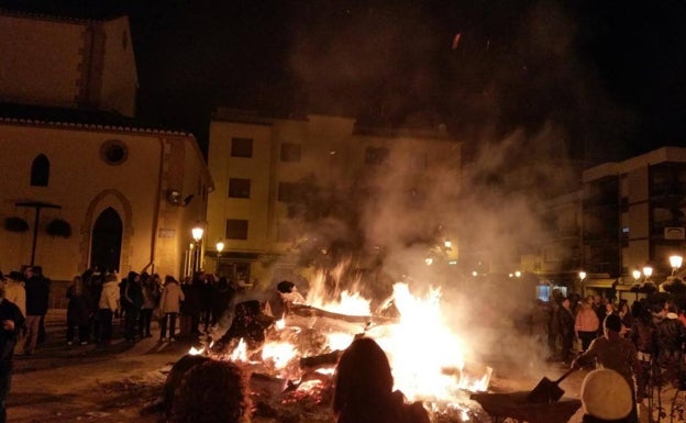 L'Eliana celebra San Antoni sin cena popular alrededor de la hoguera