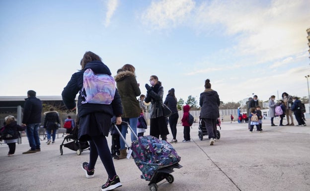 La exigencia de mascarilla en los patios solo será obligatoria en actos festivos, conciertos o promociones