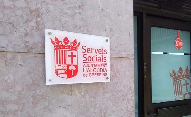 L'Alcúdia de Crespins regula el servicio municipal de ayuda a domicilio del que se benefician unas 40 personas