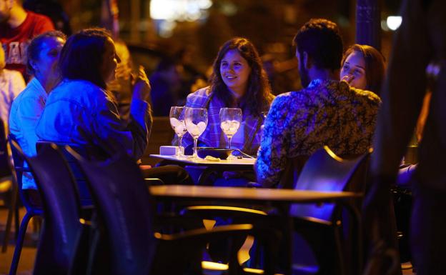 La Policía denuncia a una veintena de locales de ocio en Valencia por incumplir límite de ruido y de terrazas