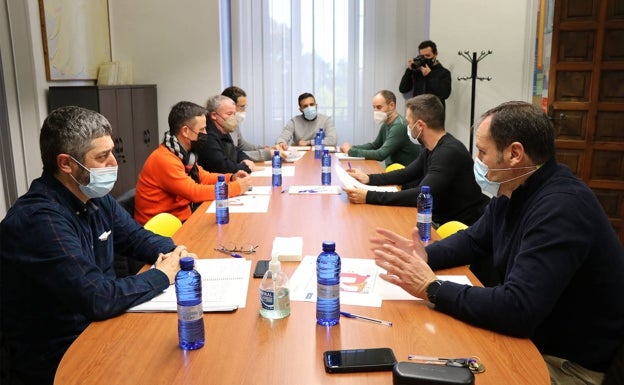 Sagunto clama contra el retraso en la integración del puerto en la ciudad