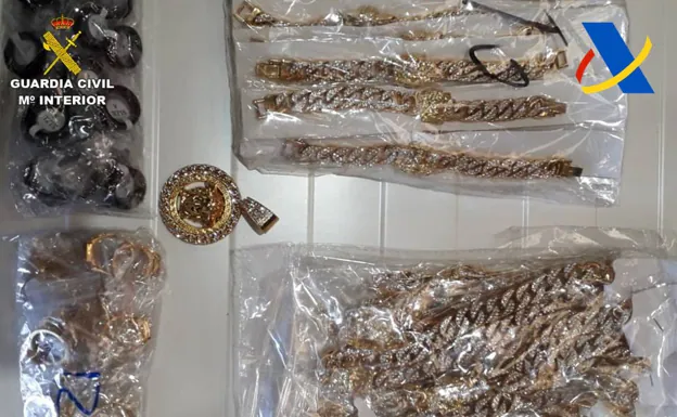 Incautan en el puerto de Alicante 3.000 joyas falsificadas procedentes de China