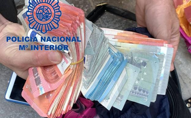 Detienen a dos mujeres tras sorprenderlas con más de 10.000 euros robados en el centro de Valencia