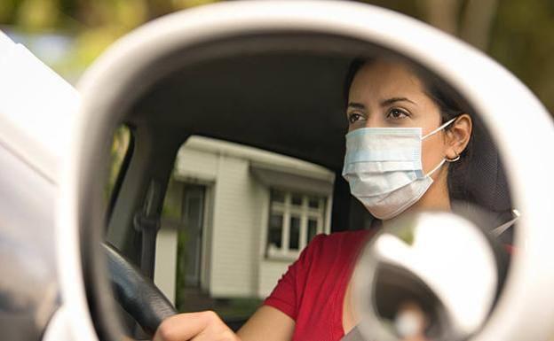 ¿Sigue siendo obligatorio llevar mascarilla en el coche?