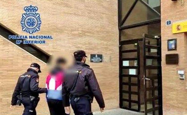 Detenido por orinar dentro de un taxi en Alicante y difundir el vídeo en internet