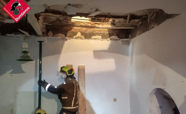Herida una mujer en Cocentaina tras derrumbarse parte de su vivienda